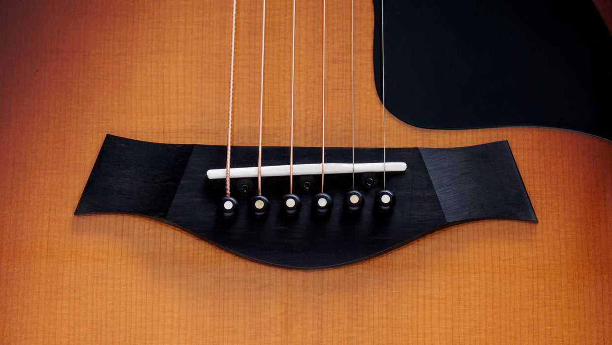 Guitarra electroacústica Taylor 217e-SB Plus edición limitada 50th Anniversary