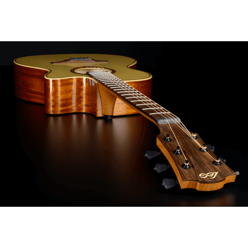 LAG Guitars Tramontane 88 Auditorium Cutaway A/E - Natural