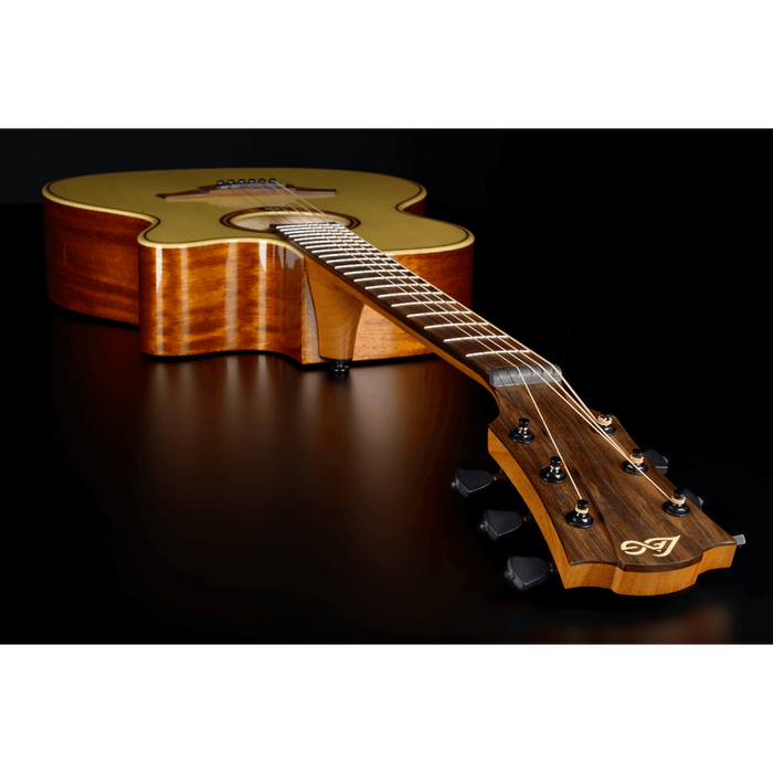 LAG Guitars Tramontane 88 Auditorium Cutaway A/E - Natural