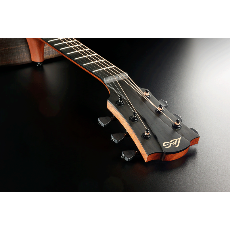 LAG Guitars Sauvage Auditorium Cutaway A/E - Natural